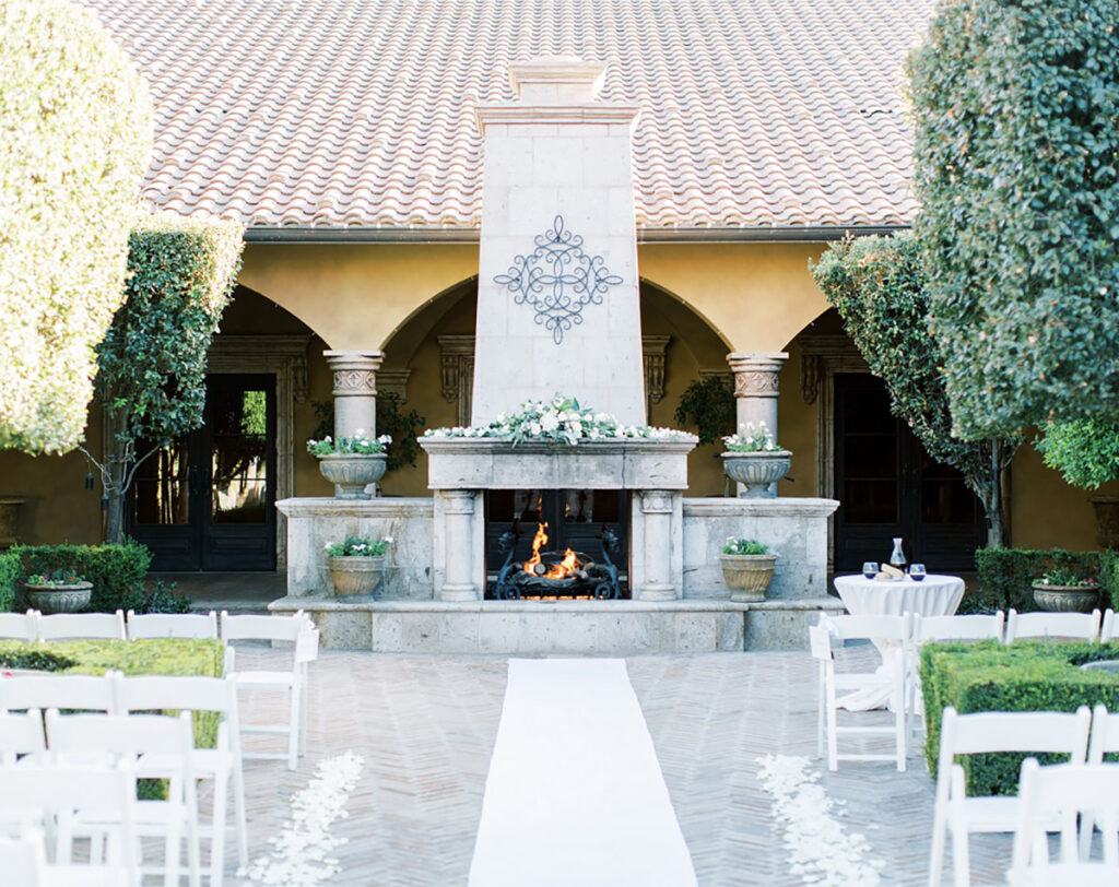 Outdoor wedding venue by Alyssa Reine Photography