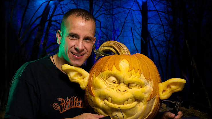 Live Pumpkin Carving with Ray Villafane